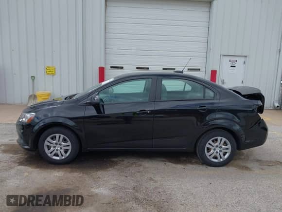 2018 Chevrolet Sonic LS с VIN 1G1JB5SHXJ4115187, выставлен на аукционе IAAI как лот 43043545 с пробегом 39 000 миль миль и . История ставок и продаж доступна на DreamBid. Изображение 15.