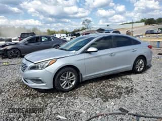2015 Hyundai Sonata SE z VIN 5NPE24AF4FH150733, wystawiony jako Copart lot #84549045 z przebiegiem 199 824 mil mil oraz Szkoda całkowita • Salvage title. Historia ofert i sprzedaży dostępna na DreamBid. Obrazek 1.