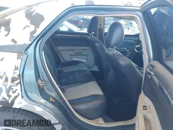 2005 Chrysler 300 Touring с VIN 2C3AA53G25H574582, выставлен на аукционе IAAI как лот 43337055 с пробегом 108 029 миль миль и . История ставок и продаж доступна на DreamBid. Изображение 8.