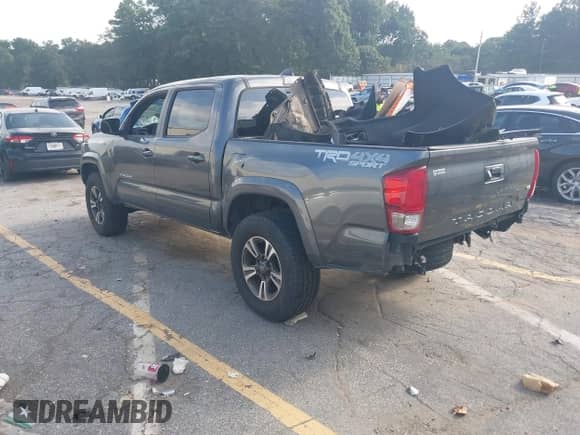 2017 Toyota Tacoma SR5 with VIN 3TMCZ5AN7HM115200, listed as a IAAI auction lot 43115086 with 117,000 mi miles and . Bid and sale history available at DreamBid. Image 3.