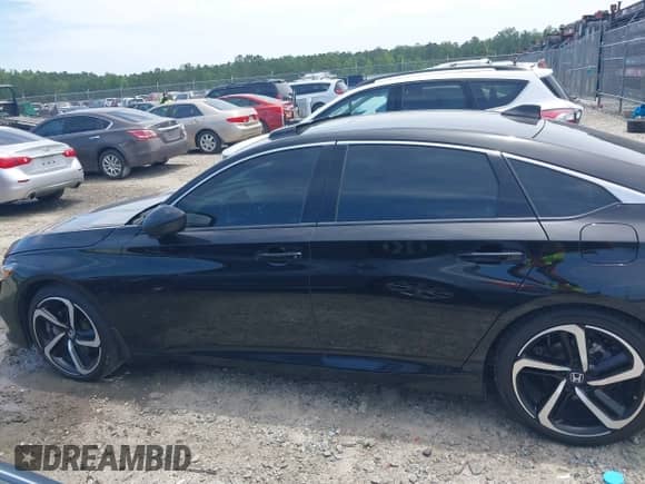 2021 Honda Accord Sport z VIN 1HGCV2F31MA028547, wystawiony jako IAAI lot #42557461 z przebiegiem 72 445 mil mil oraz . Historia ofert i sprzedaży dostępna na DreamBid. Obrazek 14.