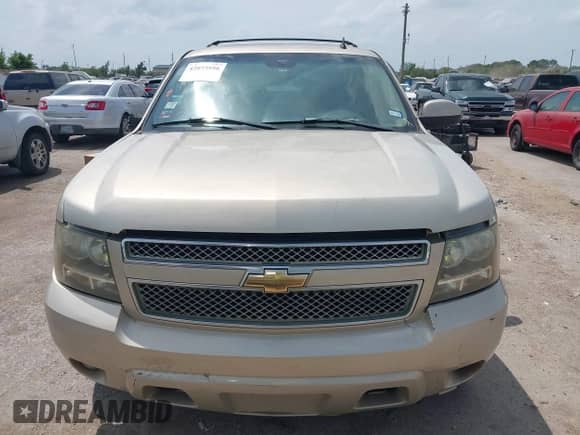 2007 Chevrolet Suburban LTZ z VIN 3GNFC16077G143345, wystawiony jako IAAI lot #42073956 z przebiegiem Nie podano mil oraz . Historia ofert i sprzedaży dostępna na DreamBid. Obrazek 6.