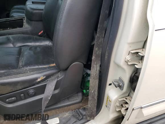 2008 Chevrolet Suburban LTZ с VIN 1GNFC160X8R197997, выставлен на аукционе Copart как лот 79452344 с пробегом Не указан миль и Списание • Salvage title. История ставок и продаж доступна на DreamBid. Изображение 13.