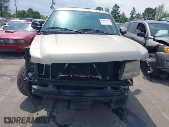 2010 Chevrolet Tahoe LT с VIN 1GNUCBE09AR216446, выставлен на аукционе IAAI как лот 42002298 с пробегом 278 738 миль миль и . История ставок и продаж доступна на DreamBid. Изображение 13.
