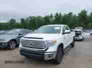 2016 Toyota Tundra Limited z VIN 5TFBY5F1XGX519590, wystawiony jako IAAI lot #43016021 z przebiegiem 99 521 mil mil oraz . Historia ofert i sprzedaży dostępna na DreamBid. Obrazek 17.