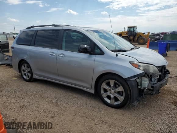 2014 Toyota Sienna SE with VIN 5TDXK3DC0ES412437, listed as a Copart auction lot 70558525 with 145,488 mi miles and Salvage title. Bid and sale history available at DreamBid. Image 4.