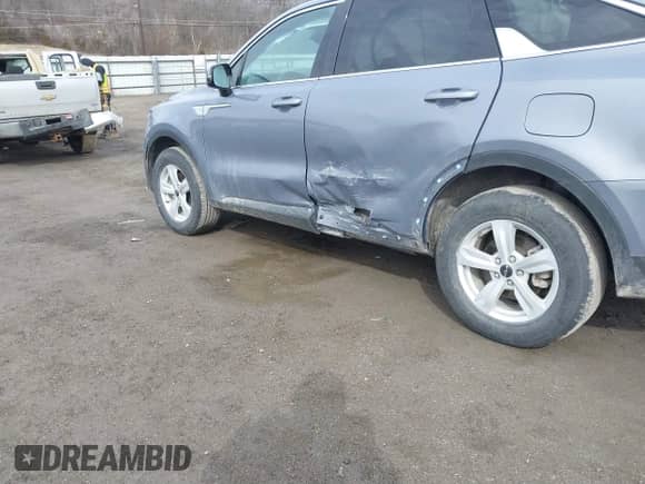 2022 Kia Sorento LX with VIN 5XYRGDLC5NG085337, listed as a IAAI auction lot 41642328 with 41,026 mi miles and . Bid and sale history available at DreamBid. Image 20.