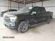 2022 Chevrolet Silverado 1500 RST z VIN 1GCUDEET0NZ644607, wystawiony jako IAAI lot #41614044 z przebiegiem 56 524 mil mil oraz . Historia ofert i sprzedaży dostępna na DreamBid. Obrazek 17.