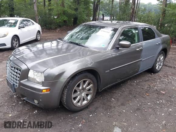 2008 Chrysler 300 Touring с VIN 2C3LA53G68H259202, выставлен на аукционе IAAI как лот 42903268 с пробегом 105 913 миль миль и . История ставок и продаж доступна на DreamBid. Изображение 2.