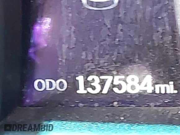 2014 Hyundai Santa Fe z VIN 5XYZWDLA8EG140946, wystawiony jako IAAI lot #42241809 z przebiegiem 137 584 mil mil oraz . Historia ofert i sprzedaży dostępna na DreamBid. Obrazek 16.