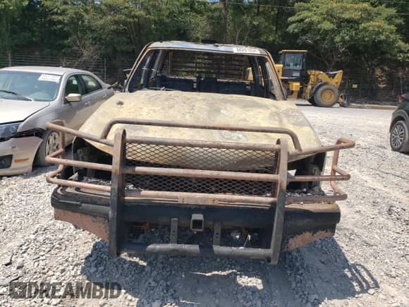 2006 Chevrolet Silverado 3500 DRW Wrk Trk с VIN 1GCJK33206F131187, выставлен на аукционе Copart как лот 68281934 с пробегом Не указан миль и Списание • Salvage title. История ставок и продаж доступна на DreamBid. Изображение 5.
