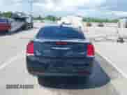 2015 Chrysler 300 S с VIN 2C3CCAGG1FH922928, выставлен на аукционе IAAI как лот 42604963 с пробегом 104 241 миль миль и . История ставок и продаж доступна на DreamBid. Изображение 16.