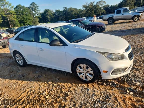 2016 Chevrolet Cruze LS with VIN 1G1PC5SH6G7197918, listed as a Copart auction lot 68906815 with 142,590 mi miles and Salvage title. Bid and sale history available at DreamBid. Image 4.
