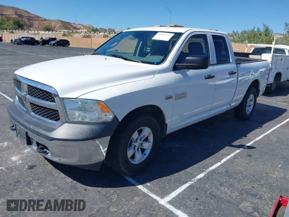 2014 Ram 1500 Express z VIN 1C6RR7FT9ES346624, wystawiony jako IAAI lot #43388714 z przebiegiem 232 412 mil mil oraz . Historia ofert i sprzedaży dostępna na DreamBid. Obrazek 2.