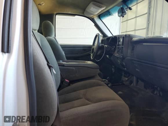 2004 Chevrolet Silverado 1500 Work Truck z VIN 1GCEK14V74Z333986, wystawiony jako Copart lot #52484895 z przebiegiem 217 978 mil mil oraz Szkoda całkowita • Salvage title. Historia ofert i sprzedaży dostępna na DreamBid. Obrazek 10.