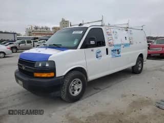 2018 Chevrolet Express Cargo z VIN 1GCWGBFPXJ1262805, wystawiony jako Copart lot #42833655 z przebiegiem 139 417 mil mil oraz Szkoda całkowita • Salvage title. Historia ofert i sprzedaży dostępna na DreamBid. Obrazek 1.