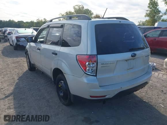2010 Subaru Forester X с VIN JF2SH6BC5AH903793, выставлен на аукционе IAAI как лот 43193441 с пробегом 227 671 миль миль и . История ставок и продаж доступна на DreamBid. Изображение 3.