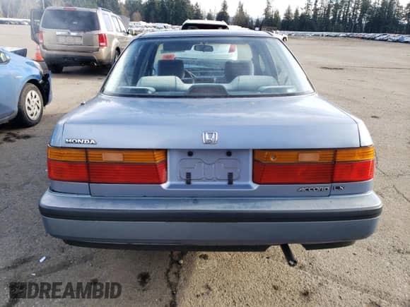 1990 Honda Accord LX z VIN JHMCB7657LC094933, wystawiony jako Copart lot #42030575 z przebiegiem 156 426 mil mil oraz Szkoda całkowita • Salvage title. Historia ofert i sprzedaży dostępna na DreamBid. Obrazek 6.