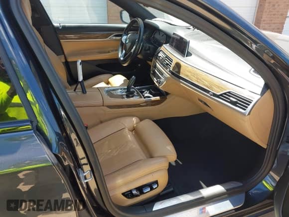 2019 BMW 7 Series 740i xDrive с VIN WBA7E4C58KGV28763, выставлен на аукционе IAAI как лот 43101582 с пробегом 136 433 миль миль и . История ставок и продаж доступна на DreamBid. Изображение 5.