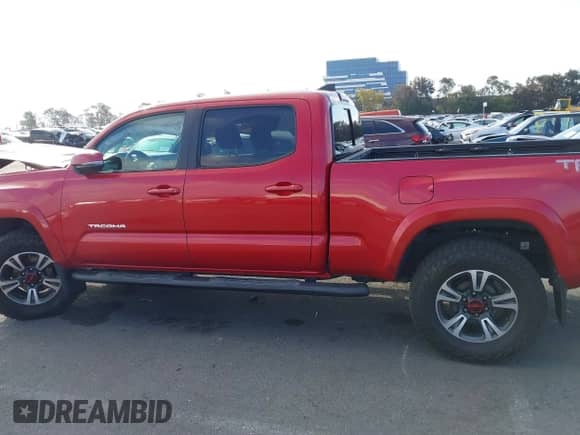2018 Toyota Tacoma SR5 с VIN 3TMBZ5DN6JM015750, выставлен на аукционе IAAI как лот 41432507 с пробегом 114 643 миль миль и . История ставок и продаж доступна на DreamBid. Изображение 14.