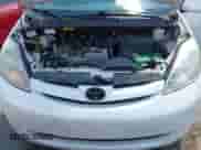 2007 Toyota Sienna XLE z VIN 5TDZK22C87S082670, wystawiony jako IAAI lot #42340249 z przebiegiem 227 064 mil mil oraz . Historia ofert i sprzedaży dostępna na DreamBid. Obrazek 10.