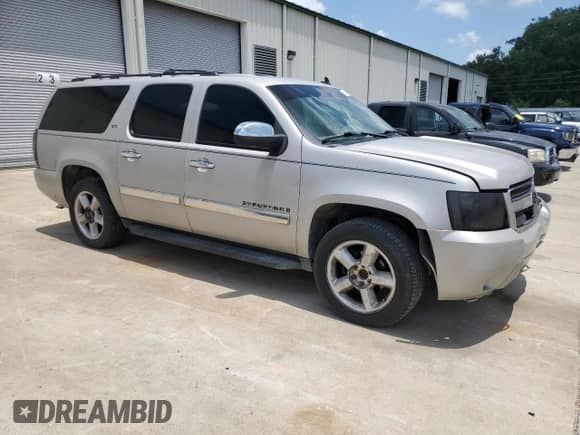 2008 Chevrolet Suburban LTZ with VIN 1GNFC16J38R129579, listed as a Copart auction lot 62200415 with 265,399 mi miles and Salvage title. Bid and sale history available at DreamBid. Image 4.