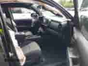 2023 Toyota Tacoma SR z VIN 3TMCZ5AN2PM585925, wystawiony jako IAAI lot #43009810 z przebiegiem 43 671 mil mil oraz . Historia ofert i sprzedaży dostępna na DreamBid. Obrazek 5.