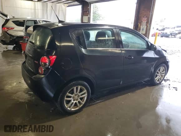 2014 Chevrolet Sonic LT z VIN 1G1JD6SB6E4234310, wystawiony jako Copart lot #73211134 z przebiegiem 154 303 mil mil oraz Szkoda całkowita • Salvage title. Historia ofert i sprzedaży dostępna na DreamBid. Obrazek 3.