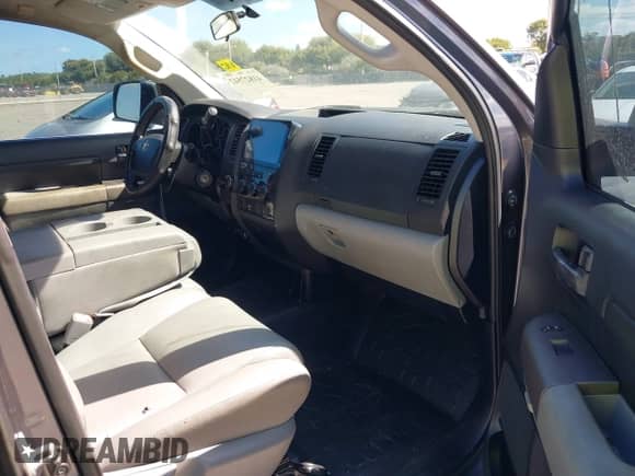 2012 Toyota Tundra z VIN 5TFRU5F19CX026861, wystawiony jako IAAI lot #41827542 z przebiegiem 135 428 mil mil oraz . Historia ofert i sprzedaży dostępna na DreamBid. Obrazek 5.