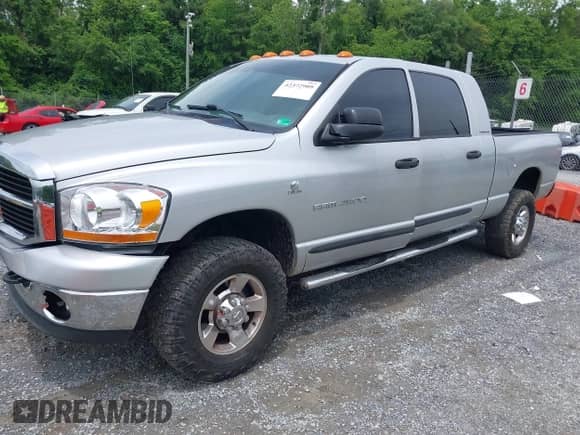 2006 Dodge 2500 SLT with VIN 3D7KS29C66G209698, listed as a IAAI auction lot 42372909 with 98,435 mi miles and . Bid and sale history available at DreamBid. Image 17.