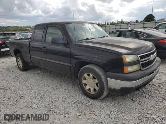 2007 Chevrolet Silverado 1500 LT1 with VIN 1GCEC19X37Z124319, listed as a Copart auction lot 85696945 with 306,013 mi miles and Salvage title. Bid and sale history available at DreamBid. Image 4.