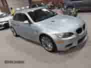 2011 BMW M3 z VIN WBSDX9C56BE584895, wystawiony jako IAAI lot #43533940 z przebiegiem 149 547 mil mil oraz . Historia ofert i sprzedaży dostępna na DreamBid. Obrazek 1.