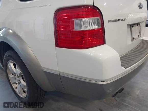 2007 Ford Freestyle SEL with VIN 1FMDK02127GA26100, listed as a IAAI auction lot 43055144 with Not provided miles and . Bid and sale history available at DreamBid. Image 6.