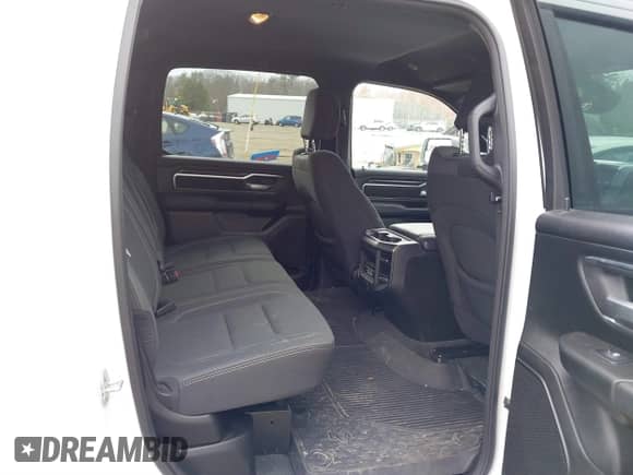 2024 Ram 1500 Big Horn z VIN 1C6SRFFT1RN124465, wystawiony jako IAAI lot #41839097 z przebiegiem 24 106 mil mil oraz . Historia ofert i sprzedaży dostępna na DreamBid. Obrazek 8.