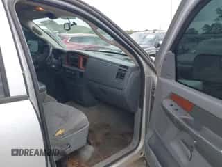 2006 Dodge 1500 SLT z VIN 1D7HA18N56S630847, wystawiony jako IAAI lot #43395104 z przebiegiem 287 375 mil mil oraz . Historia ofert i sprzedaży dostępna na DreamBid. Obrazek 5.