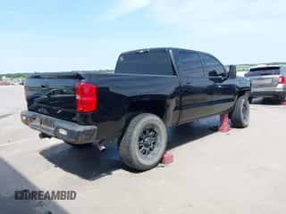 2017 Chevrolet Silverado 1500 LT z VIN 3GCUKREC2HG218161, wystawiony jako IAAI lot #42915302 z przebiegiem 140 357 mil mil oraz . Historia ofert i sprzedaży dostępna na DreamBid. Obrazek 4.