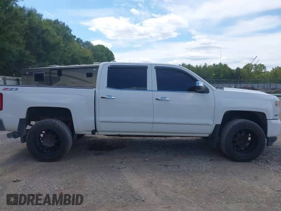 2017 Chevrolet Silverado 1500 LTZ z VIN 3GCUKSEJ3HG127857, wystawiony jako IAAI lot #43086278 z przebiegiem 191 238 mil mil oraz . Historia ofert i sprzedaży dostępna na DreamBid. Obrazek 13.