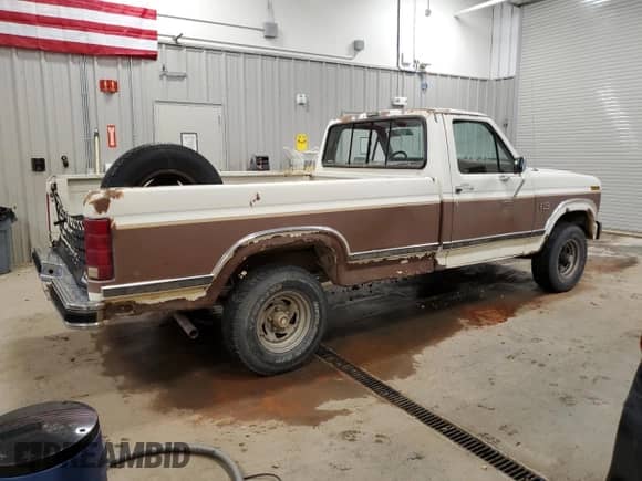1986 Ford F-150 z VIN 1FTEF14N7GPB20380, wystawiony jako Copart lot #55316365 z przebiegiem 54 474 mil mil oraz Czysty tytuł • Clean title. Historia ofert i sprzedaży dostępna na DreamBid. Obrazek 3.