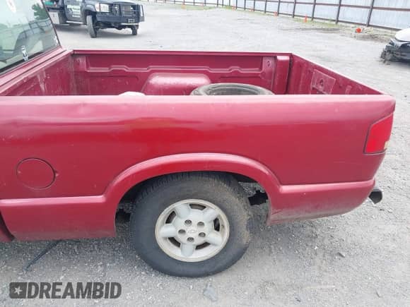 1996 Chevrolet S-10 with VIN 1GCCS1445TK201136, listed as a IAAI auction lot 42440134 with 223,301 mi miles and . Bid and sale history available at DreamBid. Image 14.