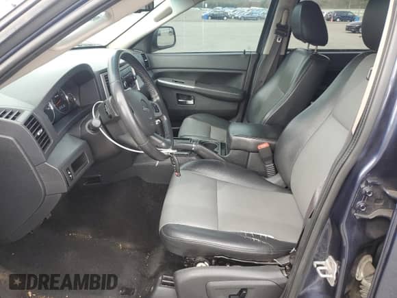 2009 Jeep Grand Cherokee Laredo with VIN 1J8GR48K29C516625, listed as a Copart auction lot 84273115 with 170,159 mi miles and Salvage title. Bid and sale history available at DreamBid. Image 7.