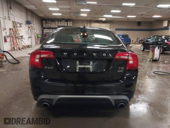 2018 Volvo S60 Dynamic с VIN YV140MTL3J2451695, выставлен на аукционе IAAI как лот 42364729 с пробегом 88 866 миль миль и . История ставок и продаж доступна на DreamBid. Изображение 17.