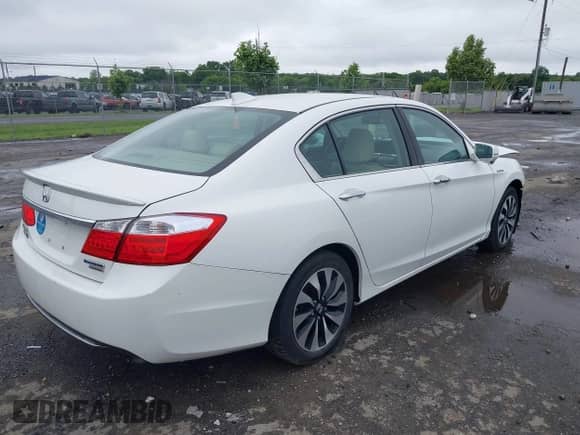 2015 Honda Accord Touring z VIN 1HGCR6F71FA012494, wystawiony jako IAAI lot #42512438 z przebiegiem 96 698 mil mil oraz . Historia ofert i sprzedaży dostępna na DreamBid. Obrazek 4.