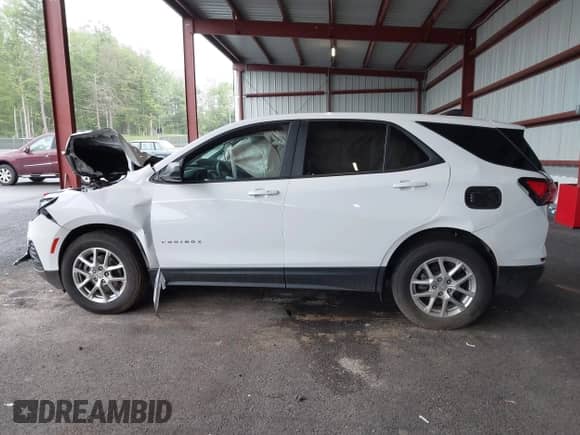 2024 Chevrolet Equinox LS z VIN 3GNAX5EG1RL303895, wystawiony jako IAAI lot #42293260 z przebiegiem Nie podano mil oraz . Historia ofert i sprzedaży dostępna na DreamBid. Obrazek 14.