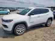 2024 Jeep Compass Latitude Lux с VIN 3C4NJDFN4RT149931, выставлен на аукционе Copart как лот 69669565 с пробегом 3 204 миль миль и Списание • Salvage title. История ставок и продаж доступна на DreamBid. Изображение 1.