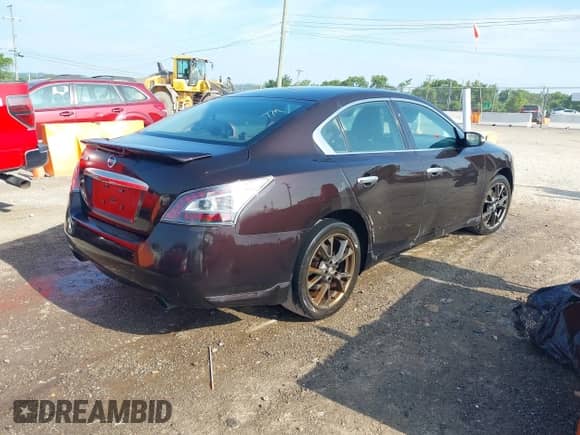 2014 Nissan Maxima SV z VIN 1N4AA5AP8EC488376, wystawiony jako IAAI lot #42691779 z przebiegiem 116 751 mil mil oraz . Historia ofert i sprzedaży dostępna na DreamBid. Obrazek 4.