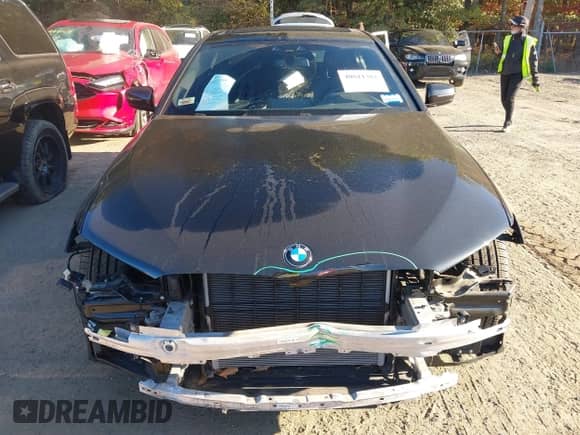 2019 BMW 5 Series 530e xDrive z VIN WBAJB1C58KB375764, wystawiony jako IAAI lot #40611361 z przebiegiem 45 895 mil mil oraz . Historia ofert i sprzedaży dostępna na DreamBid. Obrazek 12.