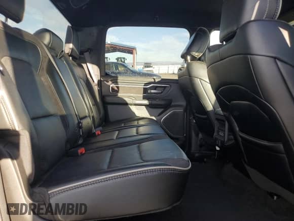 2024 Ram 1500 Laramie z VIN 1C6RREJT1RN220404, wystawiony jako Copart lot #85601165 z przebiegiem 47 435 mil mil oraz Czysty tytuł • Clean title. Historia ofert i sprzedaży dostępna na DreamBid. Obrazek 10.