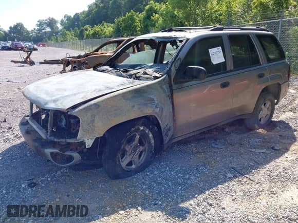 2002 Chevrolet TrailBlazer LT with VIN 1GNDT13S422478402, listed as a IAAI auction lot 42705138 with Not provided miles and . Bid and sale history available at DreamBid. Image 2.