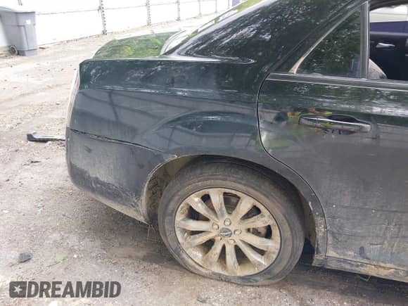 2014 Chrysler 300 S с VIN 2C3CCAGG7EH374402, выставлен на аукционе IAAI как лот 39421365 с пробегом Не указан миль и . История ставок и продаж доступна на DreamBid. Изображение 15.
