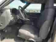 2004 Chevrolet S-10 LS z VIN 1GCDT13X44K126329, wystawiony jako Copart lot #53746255 z przebiegiem 111 387 mil mil oraz Szkoda całkowita • Salvage title. Historia ofert i sprzedaży dostępna na DreamBid. Obrazek 7.